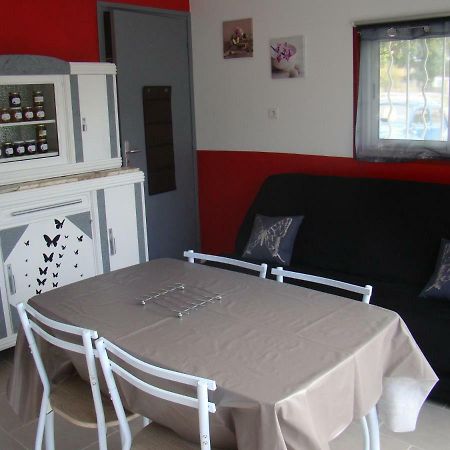 Studio/Gite Les Papillons Lablachère Exterior foto