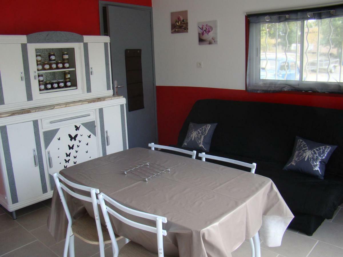 Studio/Gite Les Papillons Lablachère Exterior foto
